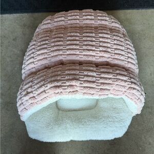 Cozy Pink Pet Bed